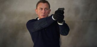 James Bond (Daniel Craig) prepares to shoot in 